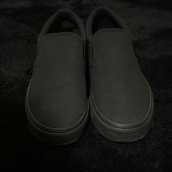 Classic Black Slip-On Men's Shoes - Picture 4 of 6